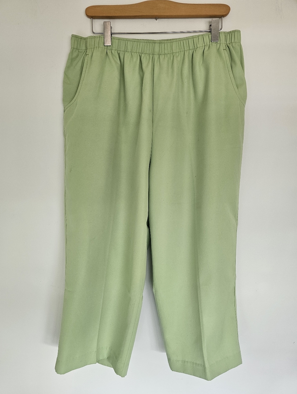 Alia Green Capri's